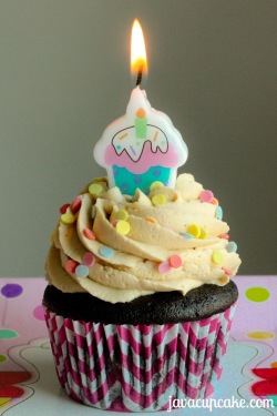 birthday-cupcake-fictionandflowers.wordpress.com-happy-birthday